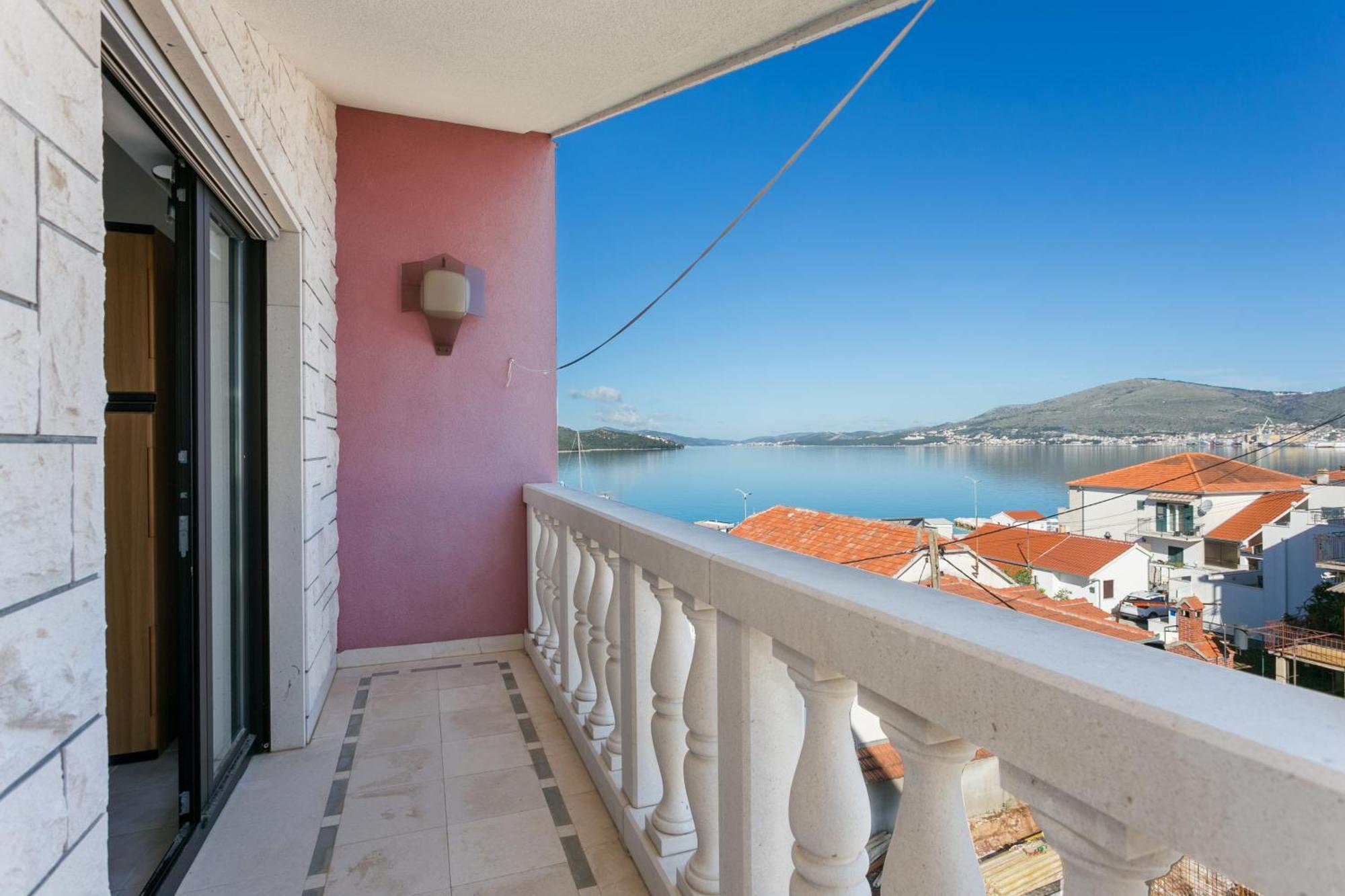 Seaside Apartments With A Swimming Pool Okrug Gornji, Ciovo - 11374 Trogir Ngoại thất bức ảnh