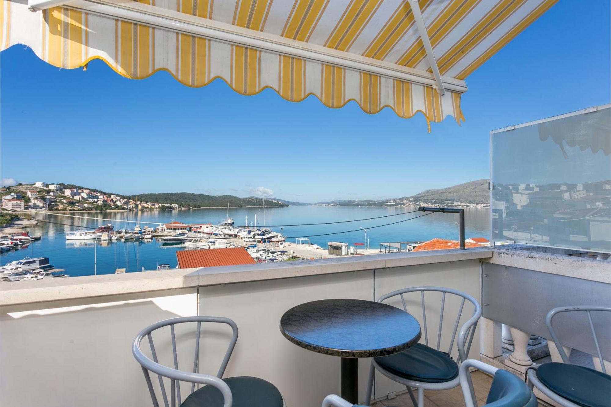 Seaside Apartments With A Swimming Pool Okrug Gornji, Ciovo - 11374 Trogir Ngoại thất bức ảnh